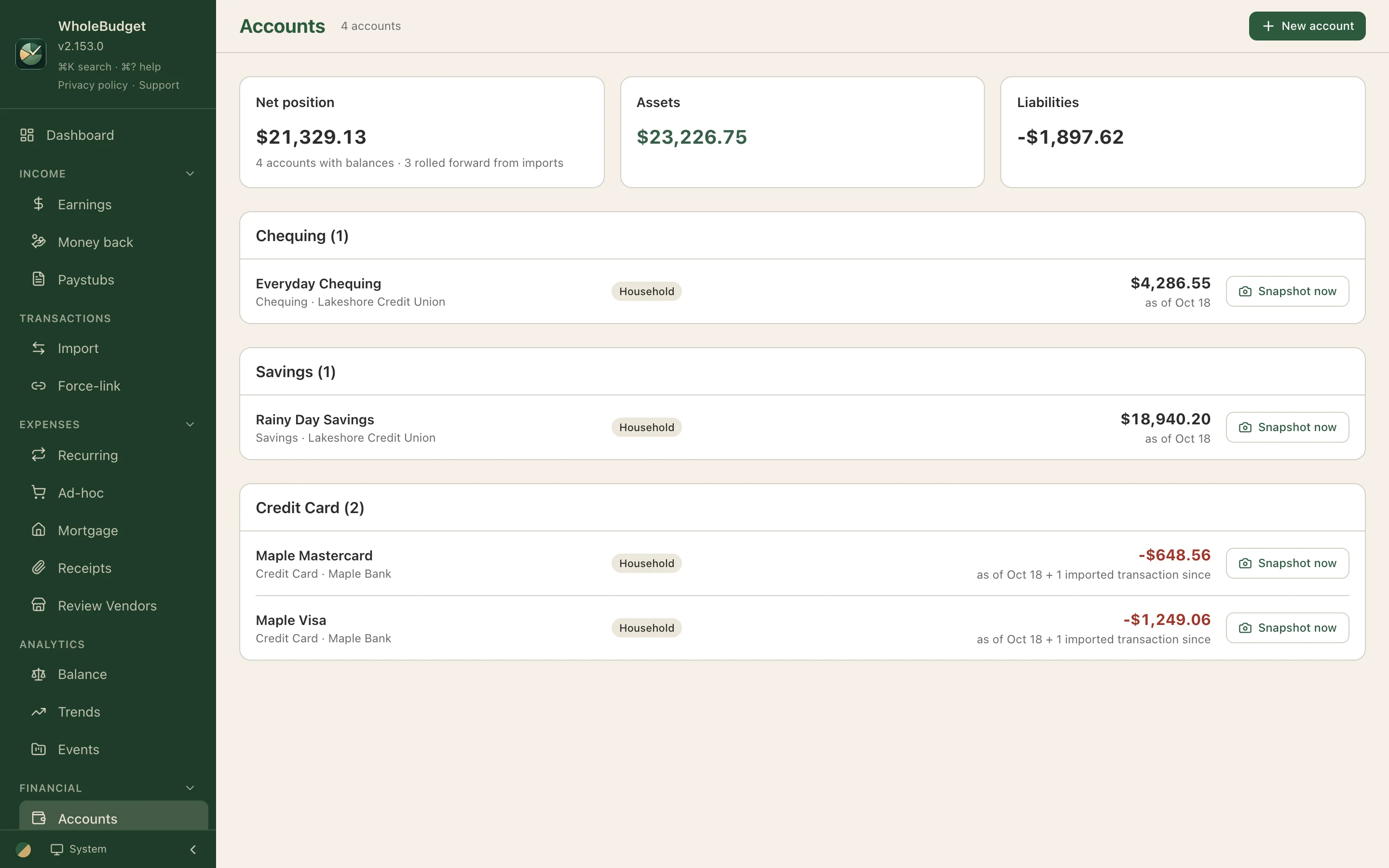 La page des comptes : compte chèques, épargne et cartes de crédit avec leurs soldes et la situation nette du ménage.